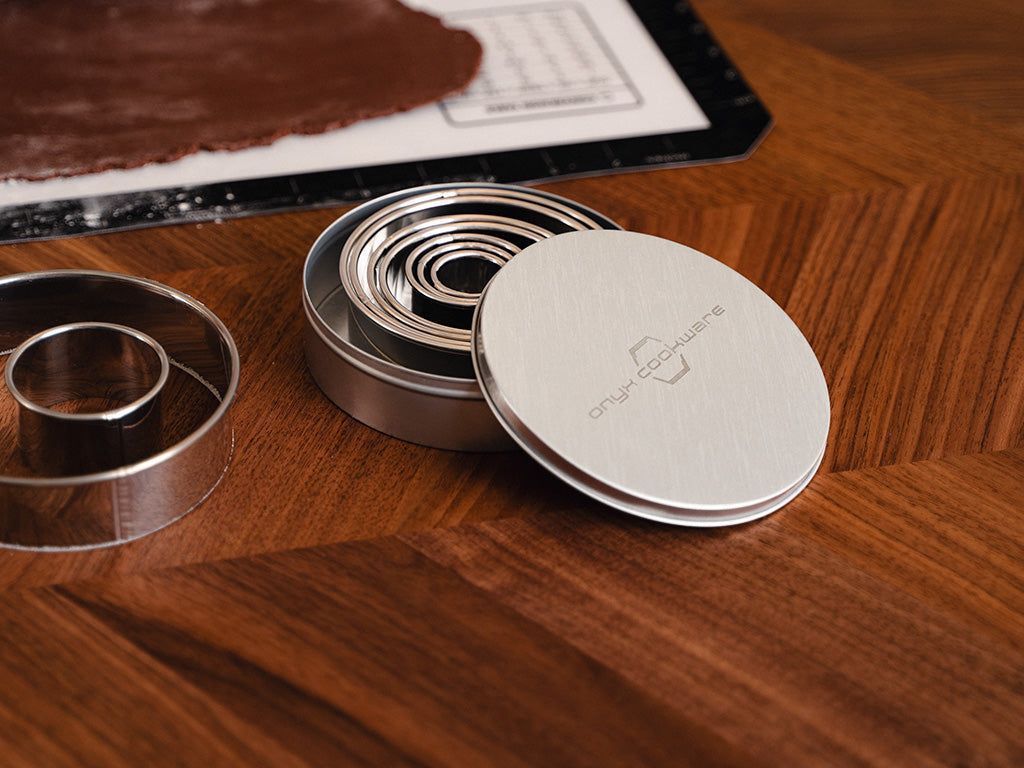 RUOSTUMATTOMASTA TERÄKSESTÄ VALMISTETTU PIPARKAKKUMUOTTISARJA - 6