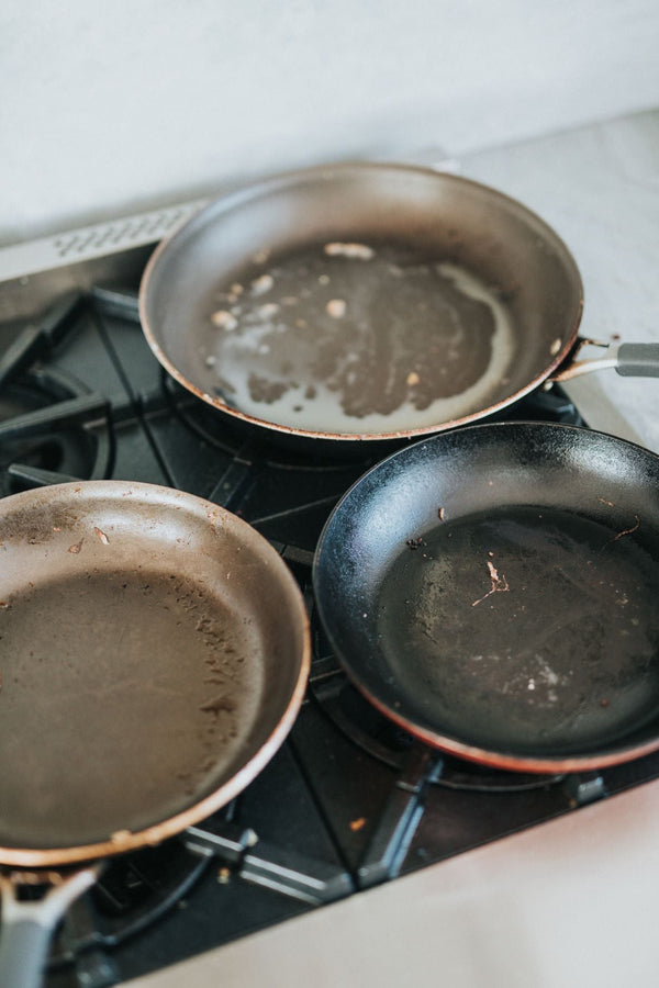 Saako kaataa paistorasvaa ja öljyä paistinpannulta keittiön viemäriin?