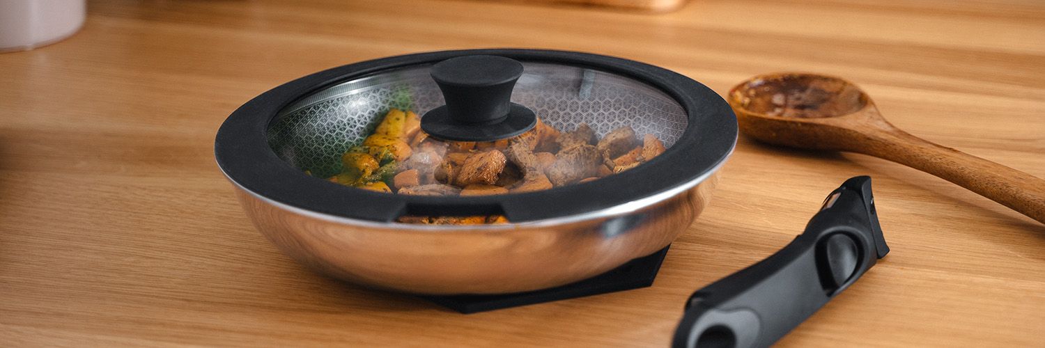 SEKOITETTU PAISTINPANNU IRROTETTAVALLA KAHVALLA – 2-OSAINEN WOK-SETTI