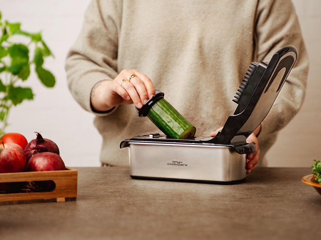 RUOSTUMATTOMASTA TERÄKSESTÄ VALMISTETTU SILPPURI