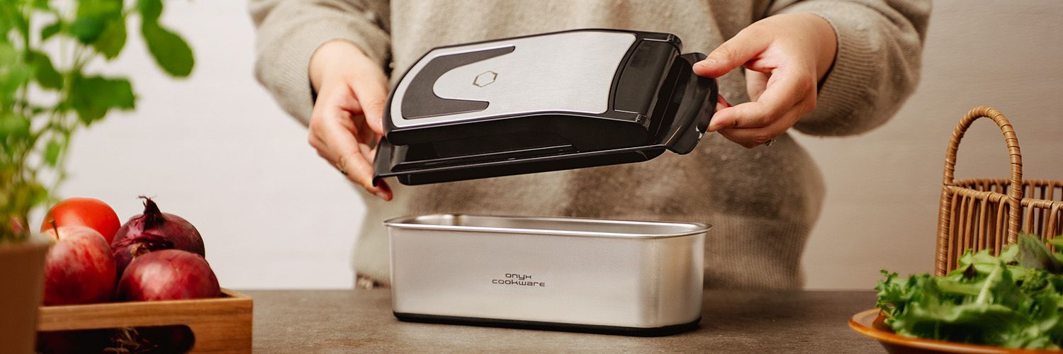 RUOSTUMATTOMASTA TERÄKSESTÄ VALMISTETTU SÄILIÖ