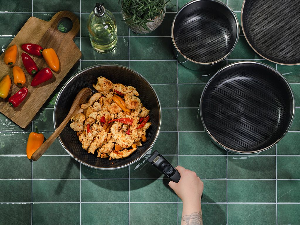 WOKKIPANNU IRROTETTAVALLA KAHVALLA 30CM SETTI