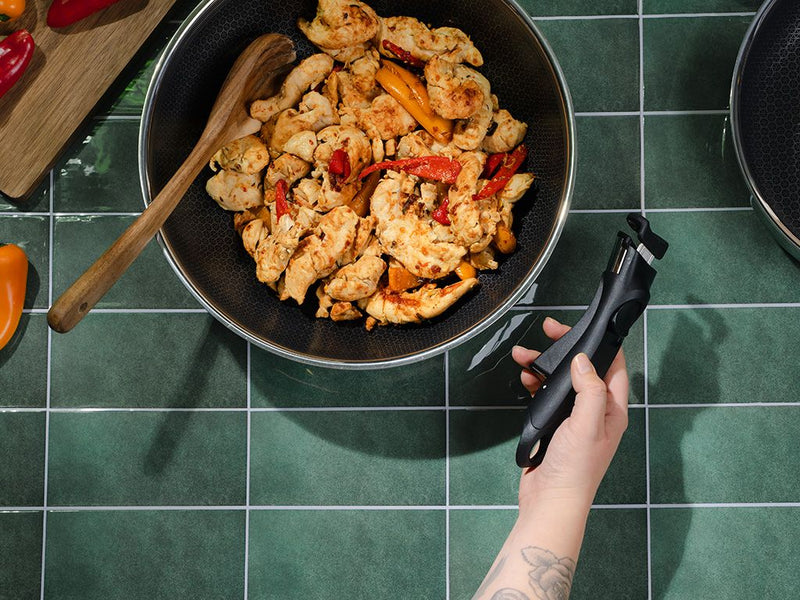 WOKKIPANNU IRROTETTAVALLA KAHVALLA 30CM SETTI