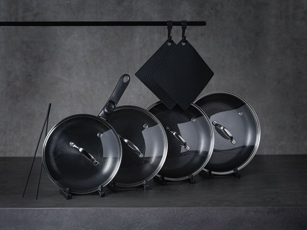 TÄYDELLINEN KAHVATON SETTI 4-OSAINEN