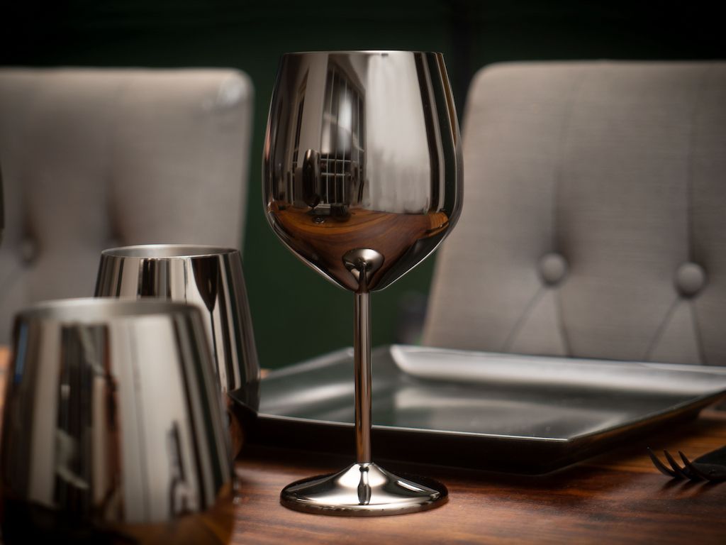 RUOSTUMATTOMASTA TERÄKSESTÄ VALMISTETTU VIINILASI - 2