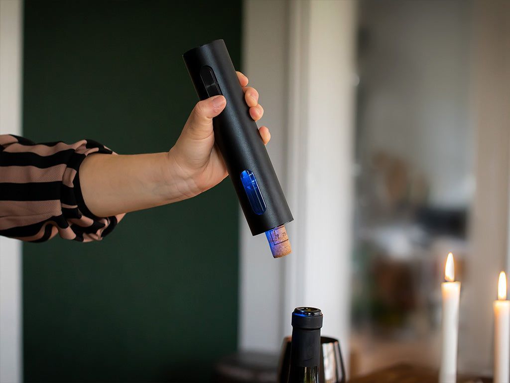 SÄHKÖINEN VIINIPULLONAVAUSLAITE - 6