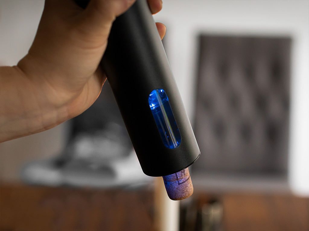 SÄHKÖINEN VIINIPULLONAVAUSLAITE - 8